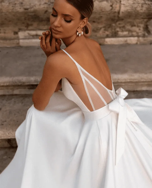 Elegant Satin V-Neck Wedding Dresses With Pockets